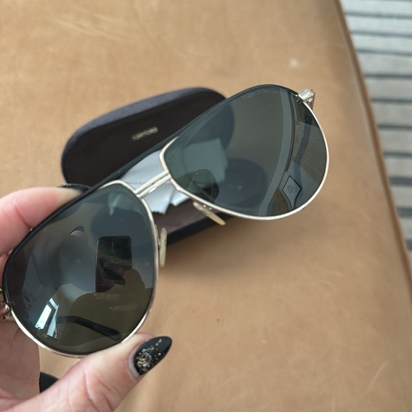 All scratched up Tom Ford - Picture 7 of 7